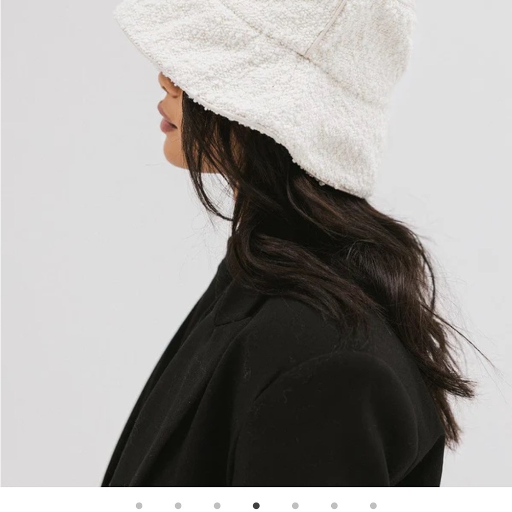 Gigi Pip Boucle White Bucket Hat Sz S/M 57